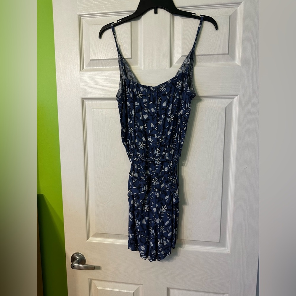 Loft romper, pockets on the side beautiful no rip no stain.